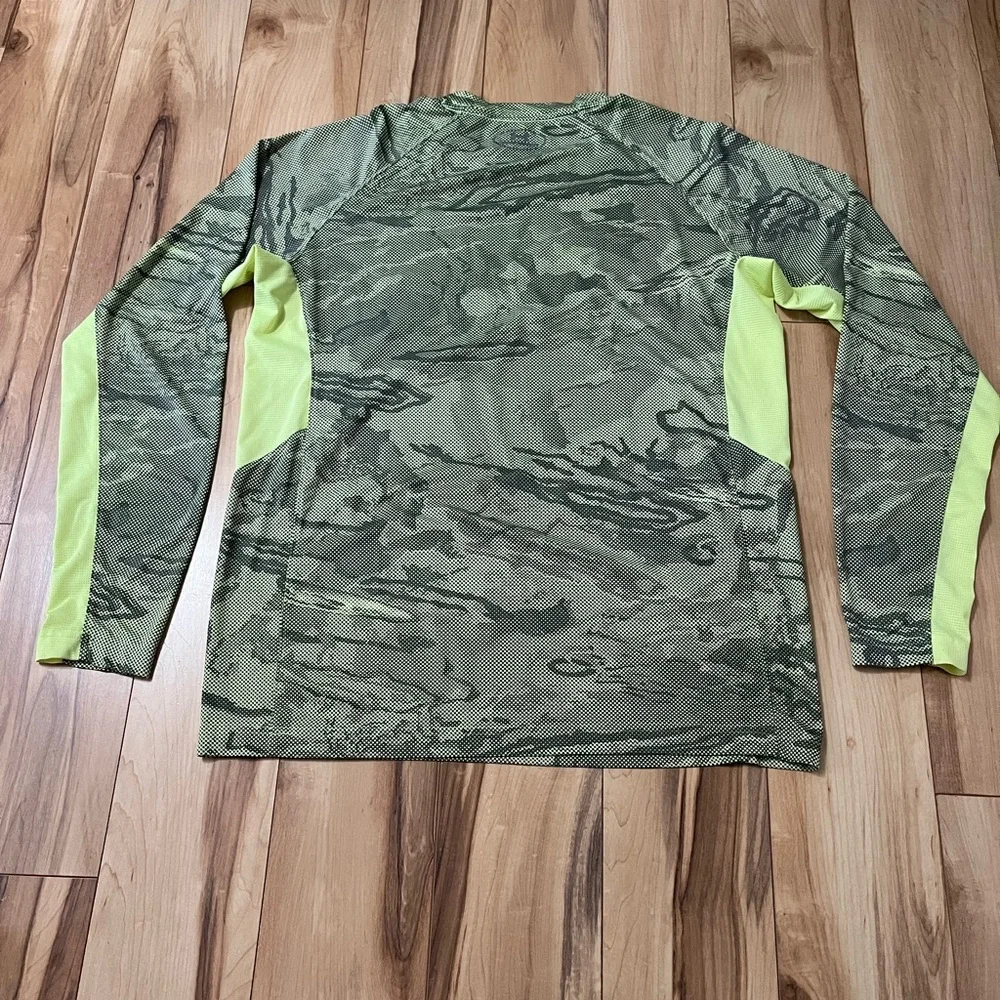 Under Armour Heatgear Loose Fit Long Sleeve Shirt Fishing Hunting MTB Sz M Green
